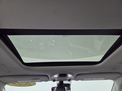 Certified 2024 Chrysler Pacifica Limited image 27