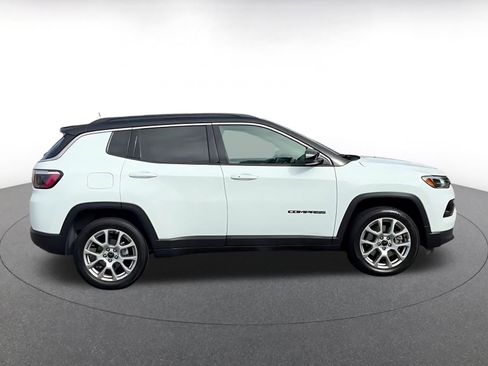 Used 2025 Jeep Compass Limited image 16
