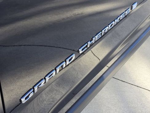 Certified 2023 Jeep Grand Cherokee L Limited image 10