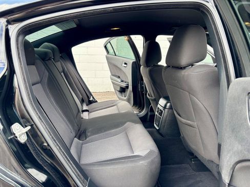 Used 2022 Dodge Charger SXT RWD image 9