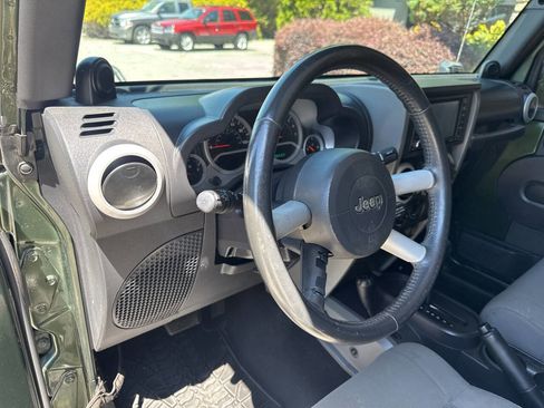 Used 2008 Jeep Wrangler Unlimited Sahara AWD/4WD image 16
