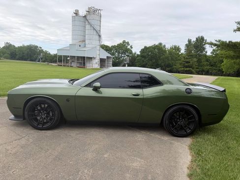 Used 2023 Dodge Challenger SRT Hellcat w/ Driver Convenience Group RWD image 9