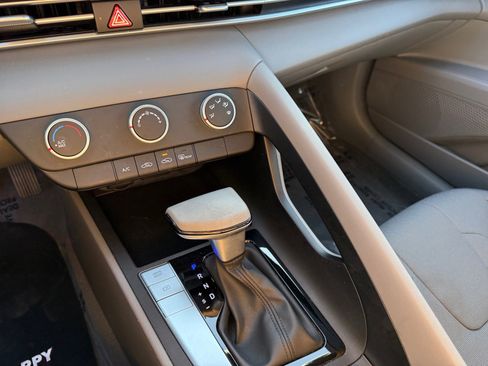 Certified 2023 Hyundai Elantra SE image 13