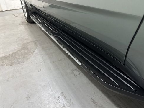 Used 2023 Chevrolet Suburban Premier image 16