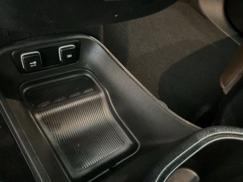 Used 2017 Chrysler Pacifica Limited image 14