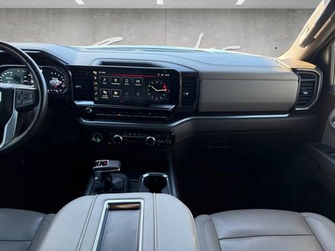 Used 2022 GMC Sierra 1500 SLT w/ SLT Convenience Package image 3