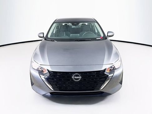 Used 2024 Nissan Sentra SV FWD image 3