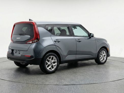 Used 2025 Kia Soul LX w/ LX Technology Package FWD image 9