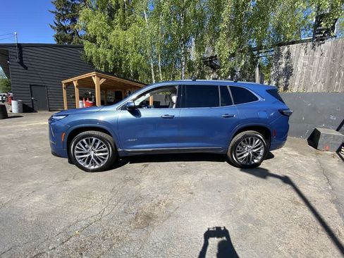 Used 2025 Buick Enclave Avenir w/ Super Cruise Package AWD/4WD image 3