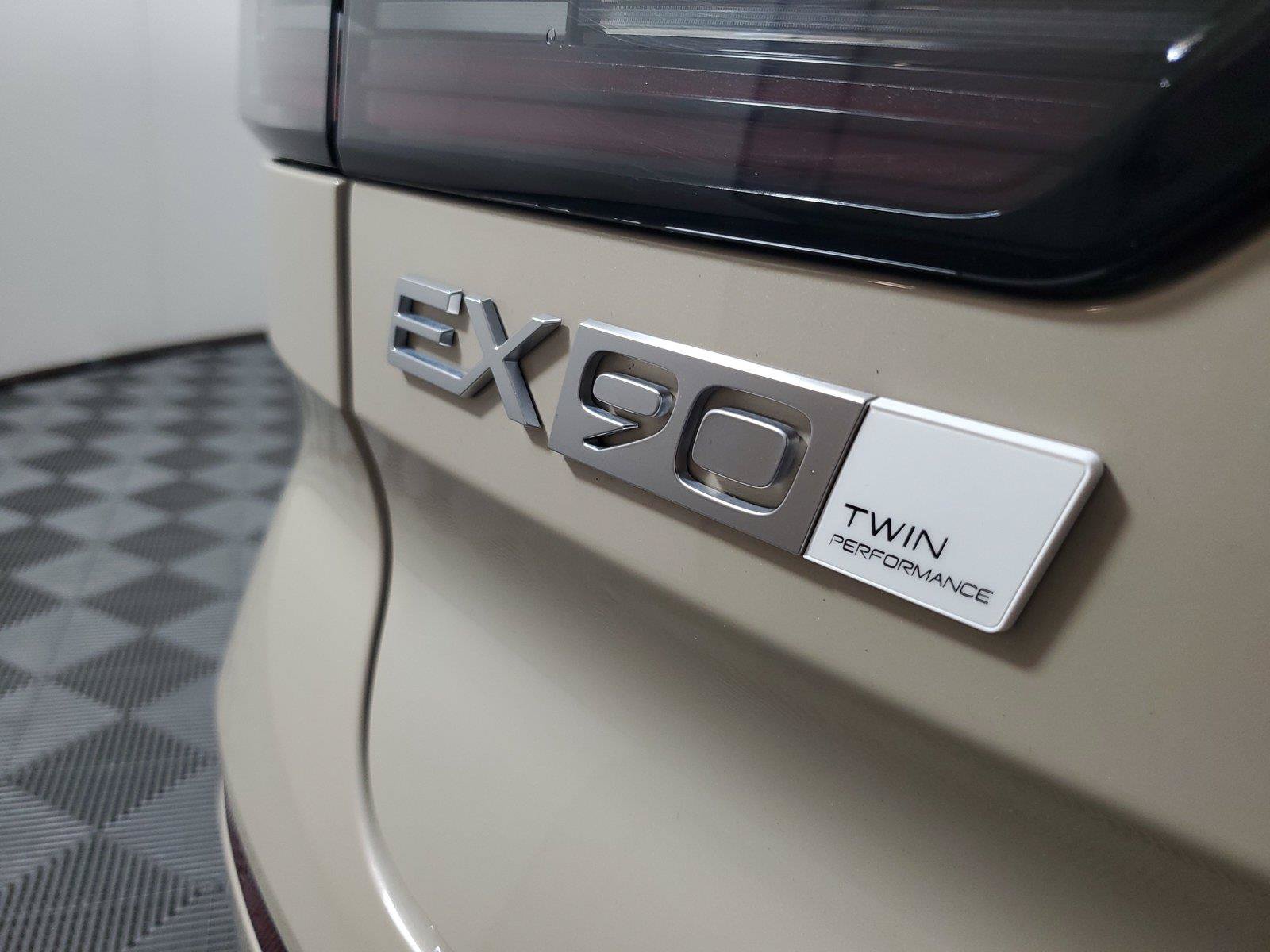 Certified 2025 Volvo EX90 Ultra AWD/4WD image 8