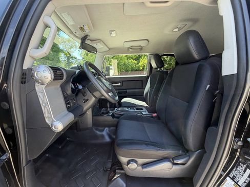 Used 2011 Toyota FJ Cruiser 4WD image 4