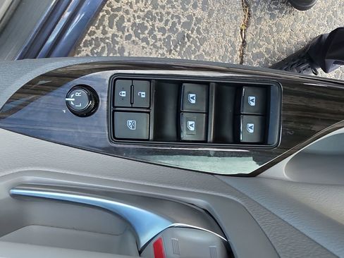 Used 2019 Toyota Sienna XLE w/ XLE Navigation Package FWD image 11