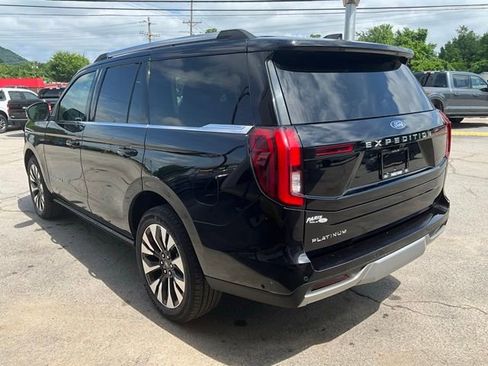 Used 2025 Ford Expedition Platinum w/ Driver's Package AWD/4WD image 10
