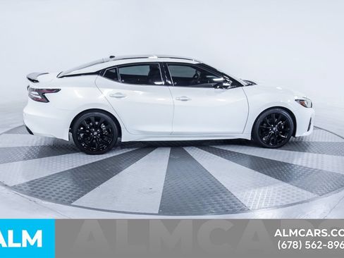 Used 2023 Nissan Maxima SR w/ Sport Mat Group FWD image 11