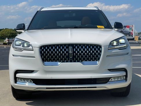 Used 2023 Lincoln Aviator Black Label w/ Dynamic Handling Package AWD/4WD image 2