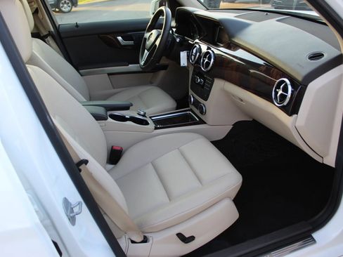 Used 2014 Mercedes-Benz GLK 350 2WD image 25