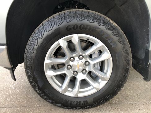 Used 2026 Chevrolet Silverado 1500 LT AWD/4WD image 4