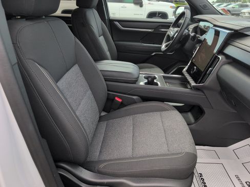 Used 2025 GMC Acadia Elevation FWD image 15