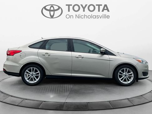 Used 2017 Ford Focus SE FWD image 6