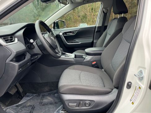 Used 2025 Toyota RAV4 XLE image 27