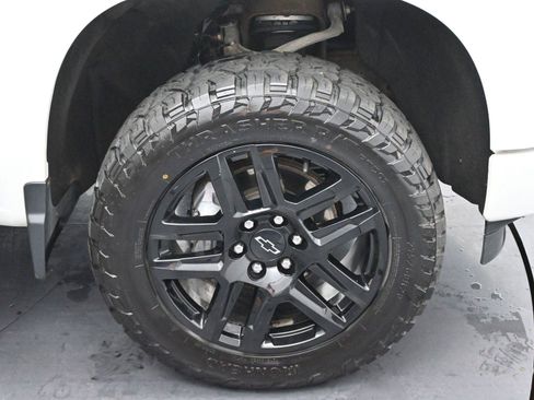 Used 2022 Chevrolet Silverado 1500 Custom image 28