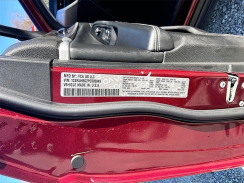 Used 2023 Jeep Grand Cherokee Limited image 31