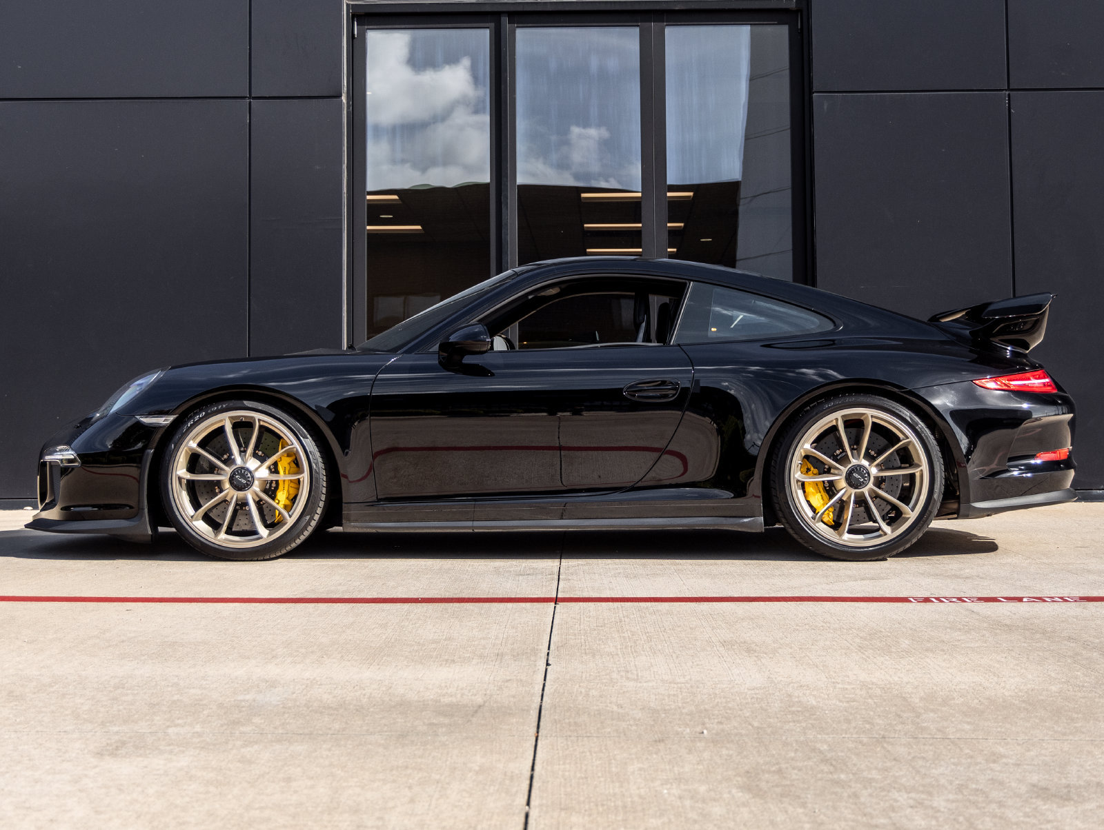 Used 2015 Porsche 911 GT3 RWD image 2