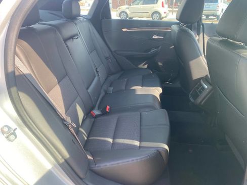 Used 2016 Chevrolet Impala LT w/ Convenience Package image 21