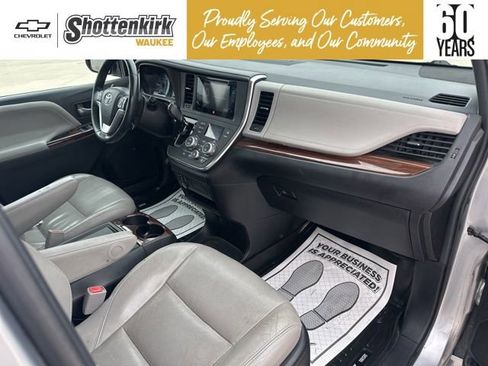 Used 2015 Toyota Sienna Limited image 13