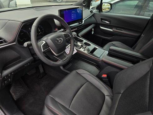 Certified 2026 Toyota Sienna XSE FWD image 8