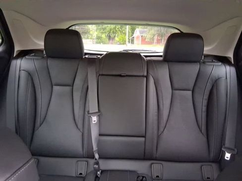 Used 2021 Buick Envision Essence w/ Technology Package I AWD/4WD image 16