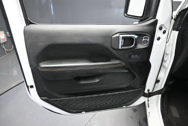 Used 2025 Jeep Wrangler Unlimited Sahara AWD/4WD image 18