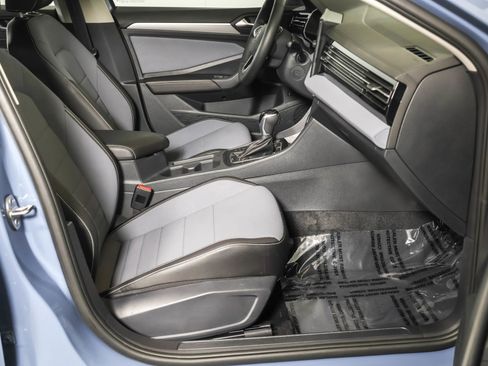 Used 2025 Volkswagen Jetta SE w/ Black Wheel Package image 44