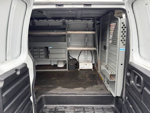 Used 2021 Chevrolet Express 3500 Extended w/ Driver Convenience Package RWD image 21