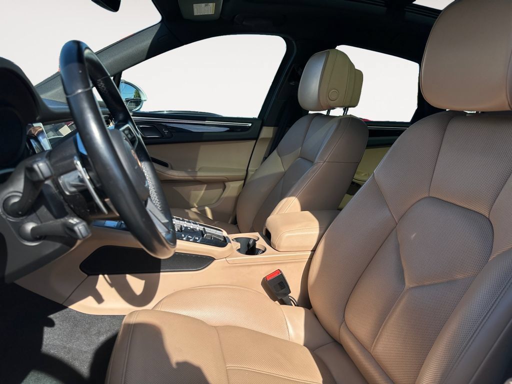 Used 2020 Porsche Macan AWD/4WD image 5