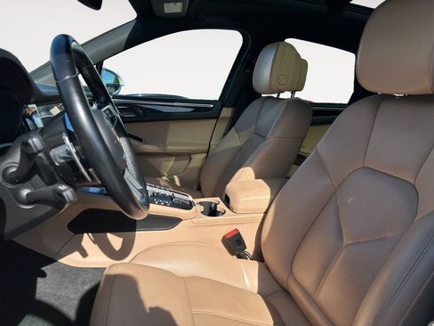 Used 2020 Porsche Macan AWD/4WD image 5