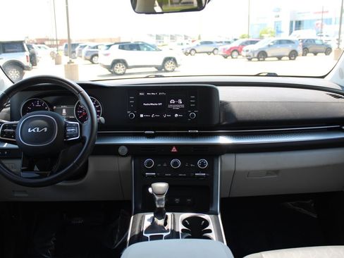 Used 2024 Kia Carnival LX FWD image 40