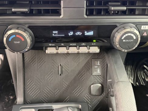 Used 2025 Toyota Tacoma SR5 AWD/4WD image 34