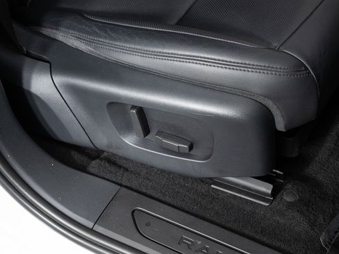 Used 2020 Land Rover Range Rover Evoque S image 28