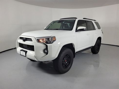 Used 2024 Toyota 4Runner SR5 Premium w/ Moonroof Package image 2