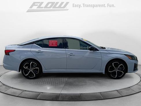 Used 2024 Nissan Altima 2.5 SR w/ SR Premium Package FWD image 8