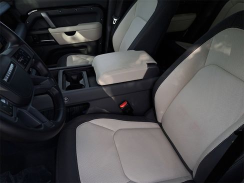 Used 2024 Land Rover Defender 110 X-Dynamic SE image 16