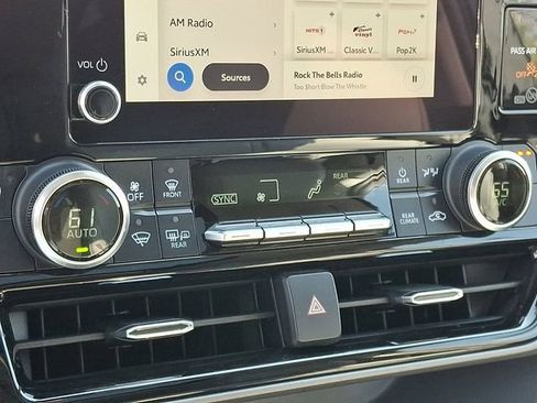 Used 2023 Toyota Highlander XLE image 19