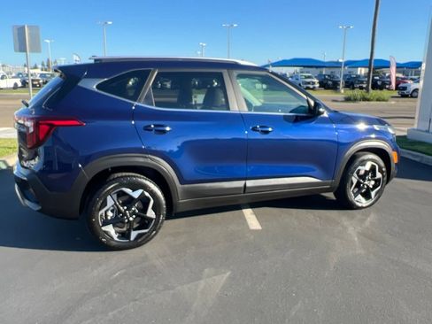 Used 2024 Kia Seltos EX AWD/4WD image 16