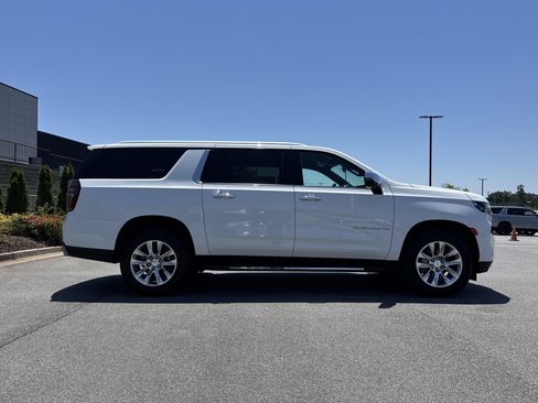 Used 2023 Chevrolet Suburban Premier AWD/4WD image 11