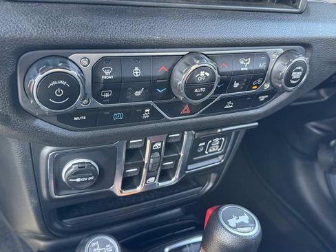 Used 2024 Jeep Wrangler Unlimited w/ Convenience Group AWD/4WD image 33