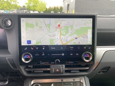 Used 2025 Lexus GX 550 w/ Accessory Package (2T) image 22