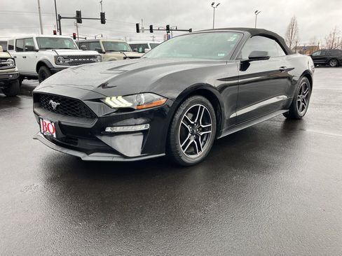 Used 2018 Ford Mustang Premium image 3