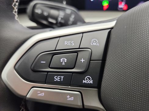 New 2026 Volkswagen Tiguan SE FWD image 14