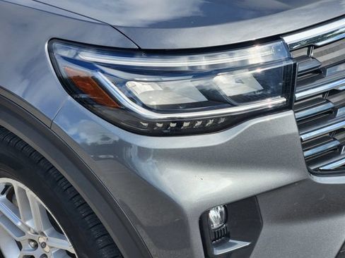 Used 2025 Ford Explorer Active w/ Active Comfort Package RWD image 10